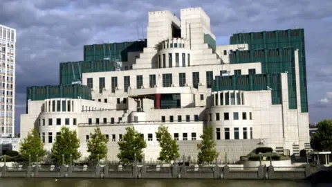 MI6 Launches Encrypted Gateway to Attract Agents in Russia